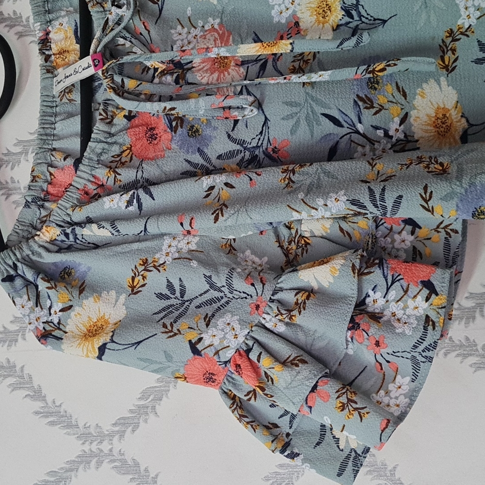 Floral Top - Picture 5 of 10